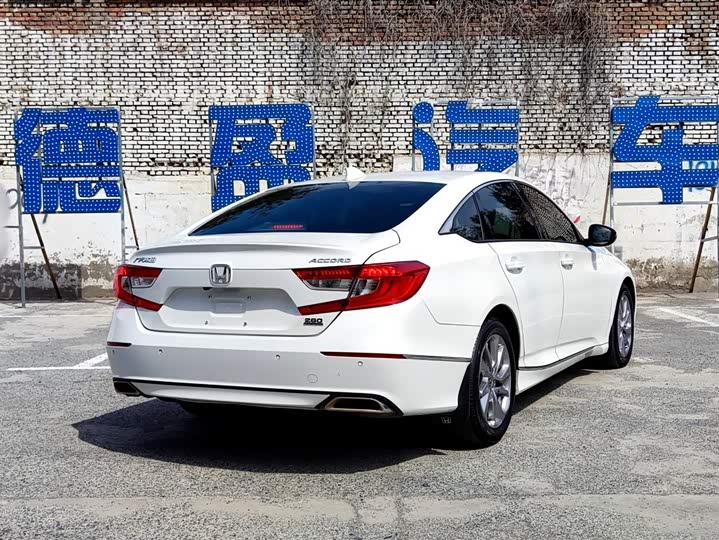 Фото 4 - Honda Accord