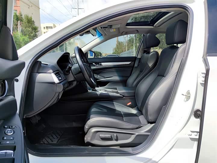 Фото 7 - Honda Accord