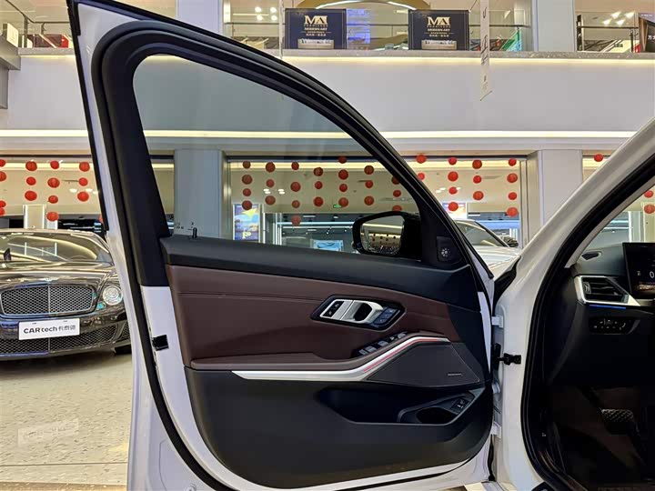 Фото 16 - BMW 3 Series