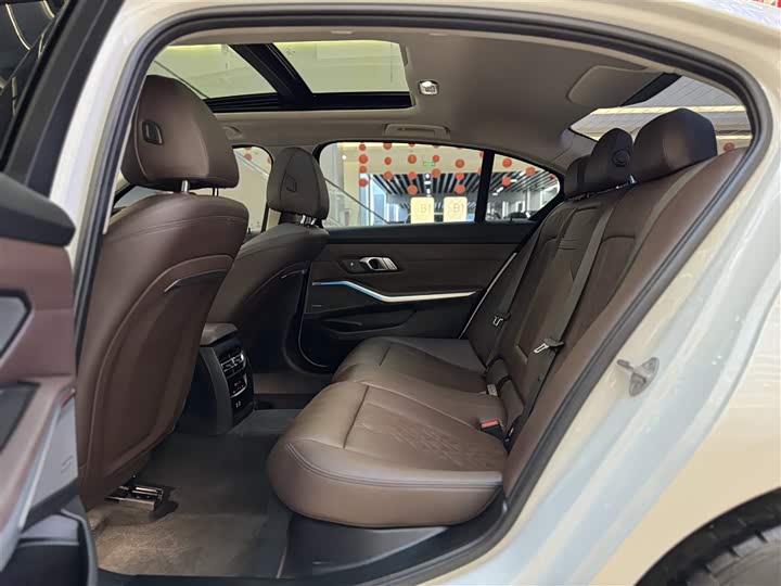 Фото 19 - BMW 3 Series