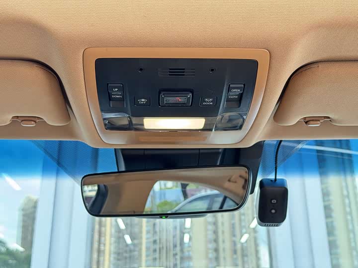 Фото 14 - Lexus ES