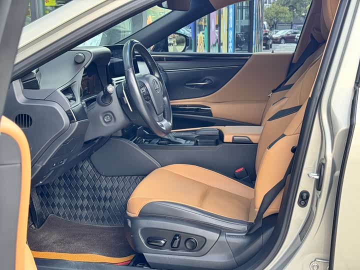 Фото 5 - Lexus ES