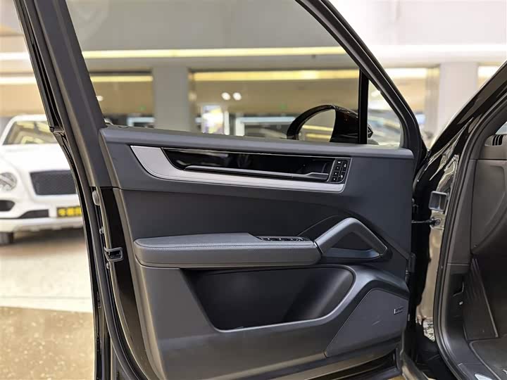 Фото 11 - Porsche Cayenne