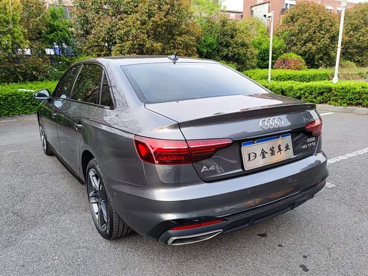 Фото 11 - Audi A4L