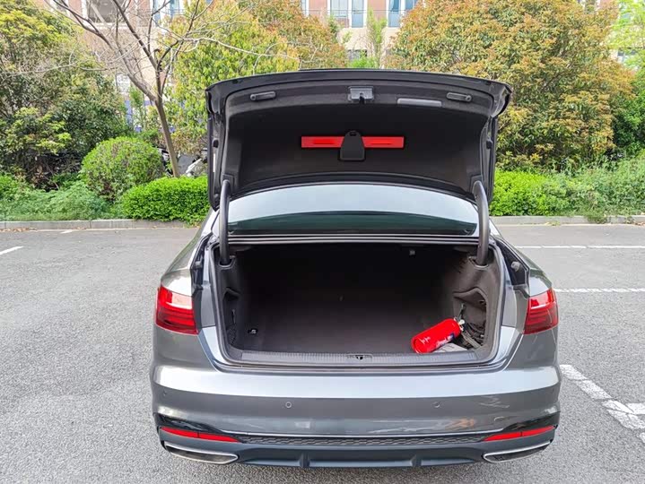 Фото 12 - Audi A4L