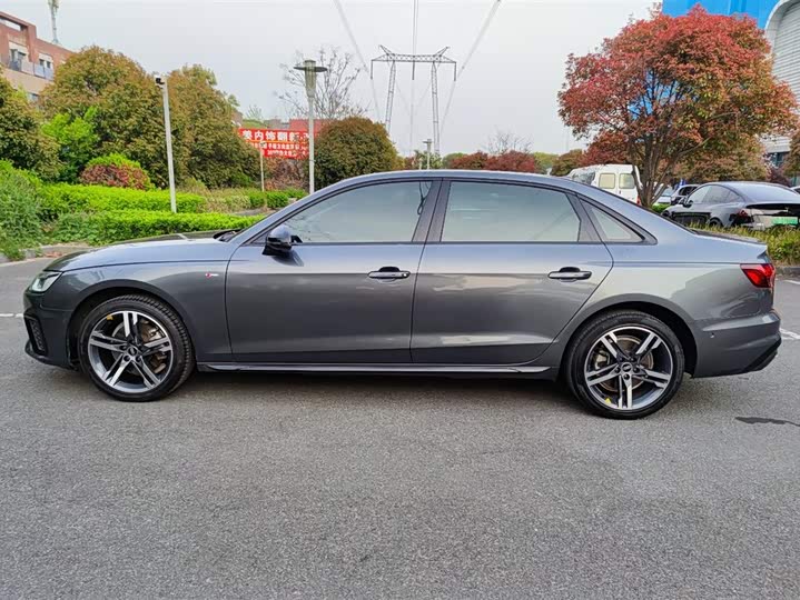 Фото 13 - Audi A4L