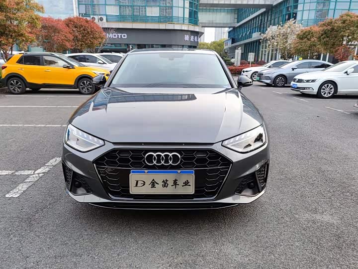 Фото 2 - Audi A4L