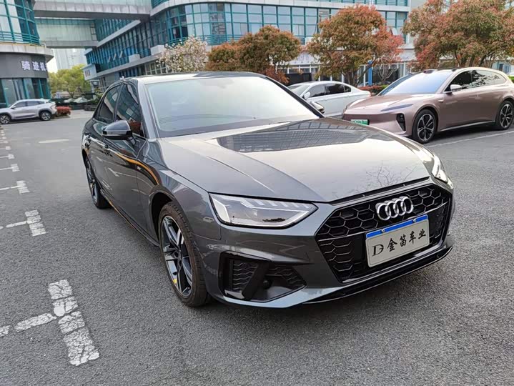 Фото 3 - Audi A4L