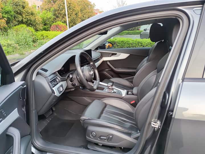 Фото 4 - Audi A4L