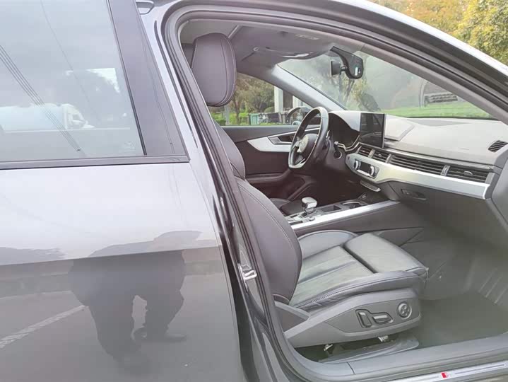 Фото 6 - Audi A4L