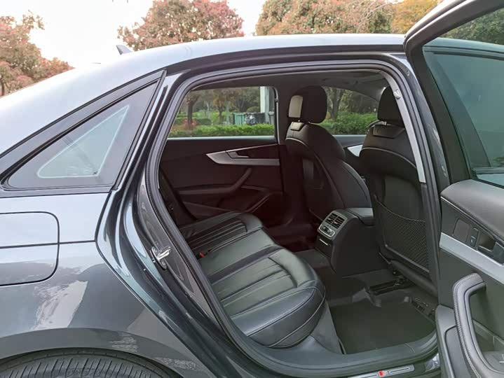 Фото 7 - Audi A4L