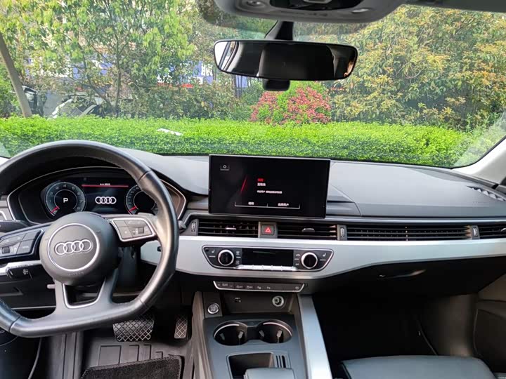 Фото 8 - Audi A4L