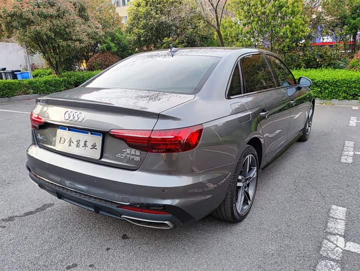 Фото 9 - Audi A4L