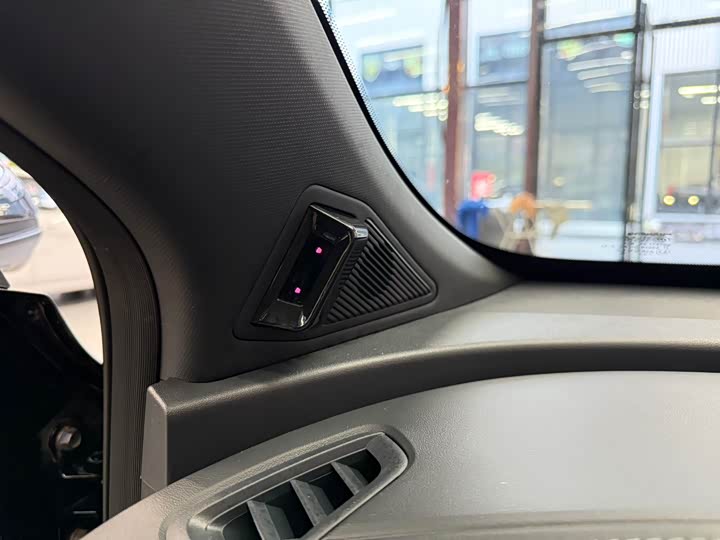 Фото 14 - Changan UNI-T