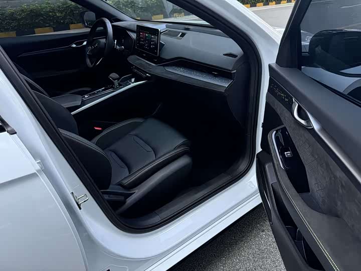 Photo 8 - Geely Preface