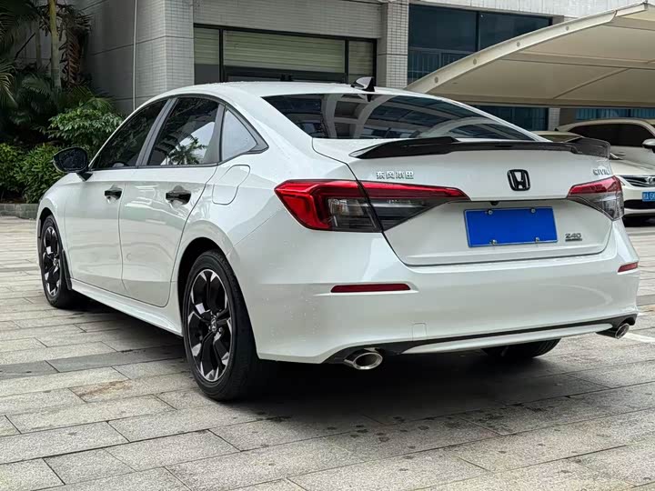 Фото 10 - Honda Civic