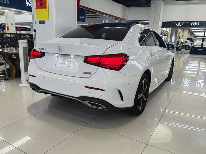 Фото 8 - Mercedes-Benz A-Class