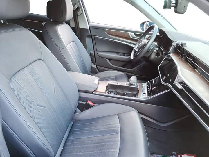 Фото 12 - Audi A6