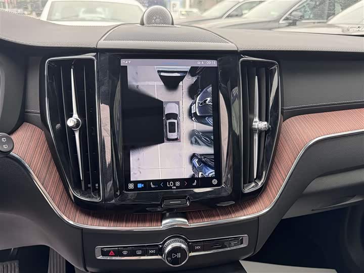 Фото 9 - Volvo XC60 Hybrid