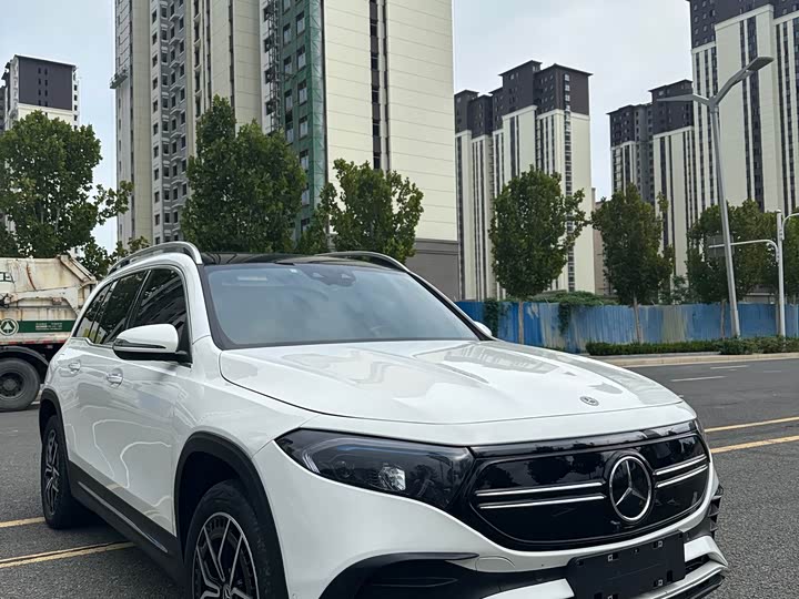 Фото 1 - Mercedes-Benz EQB