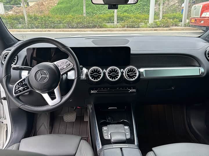 Фото 6 - Mercedes-Benz EQB