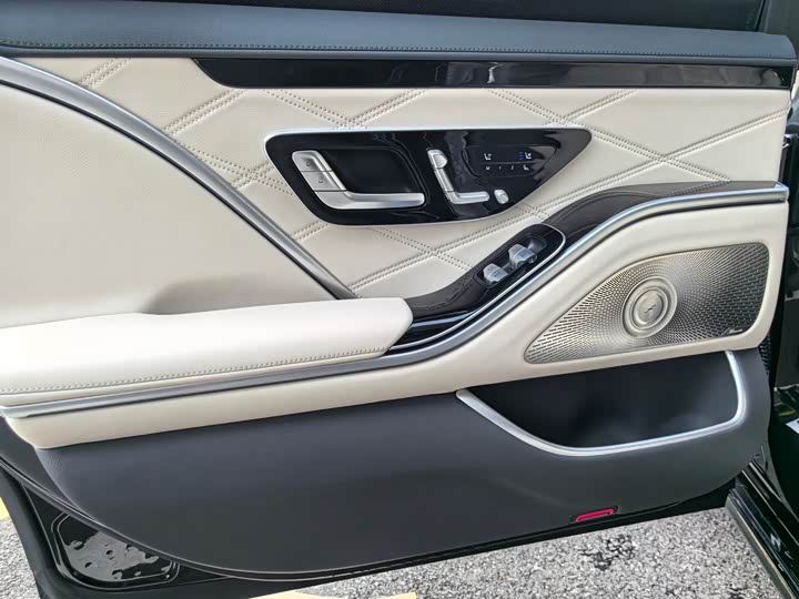 Фото 18 - Mercedes-Benz Maybach S-Class