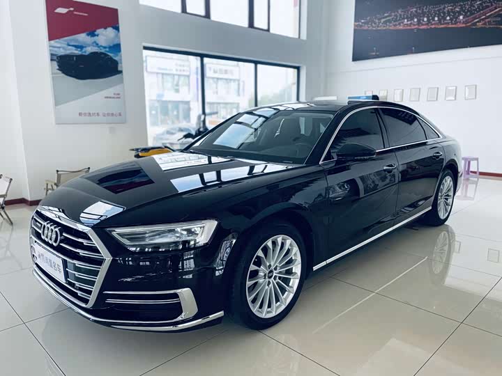 Фото 1 - Audi A8