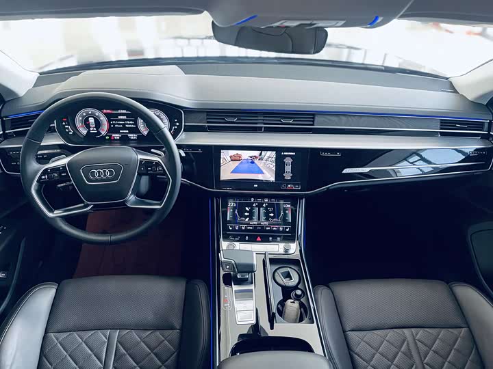 Фото 12 - Audi A8