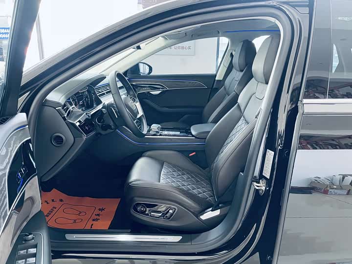 Фото 16 - Audi A8