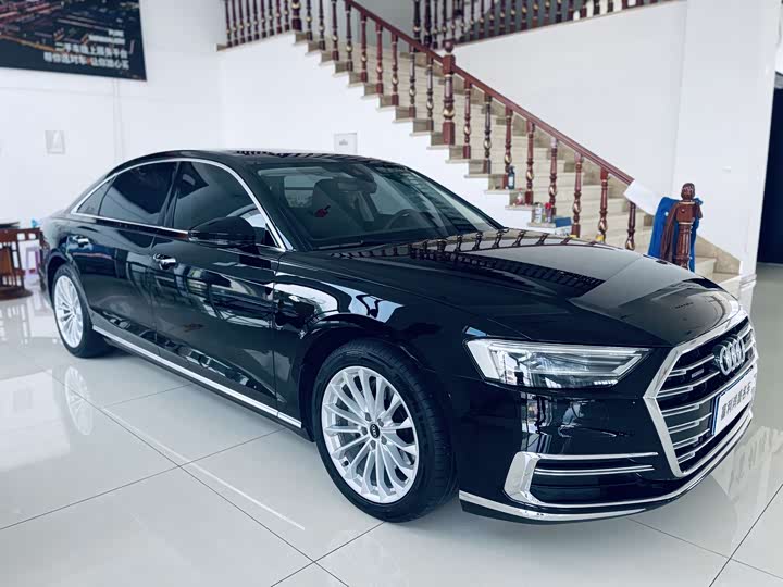 Фото 3 - Audi A8