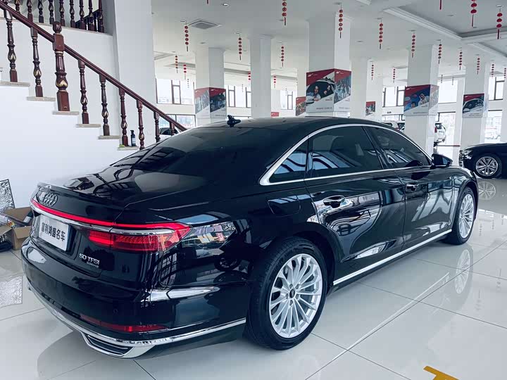 Фото 6 - Audi A8