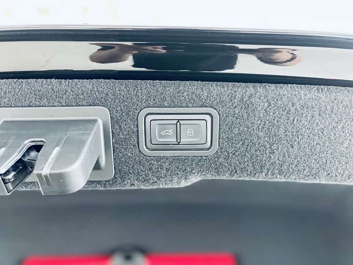 Фото 8 - Audi A8