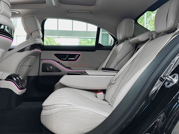 Фото 12 - Mercedes-Benz S-Class