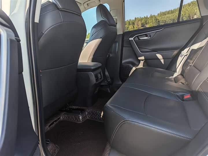 Фото 10 - Toyota Wildlander