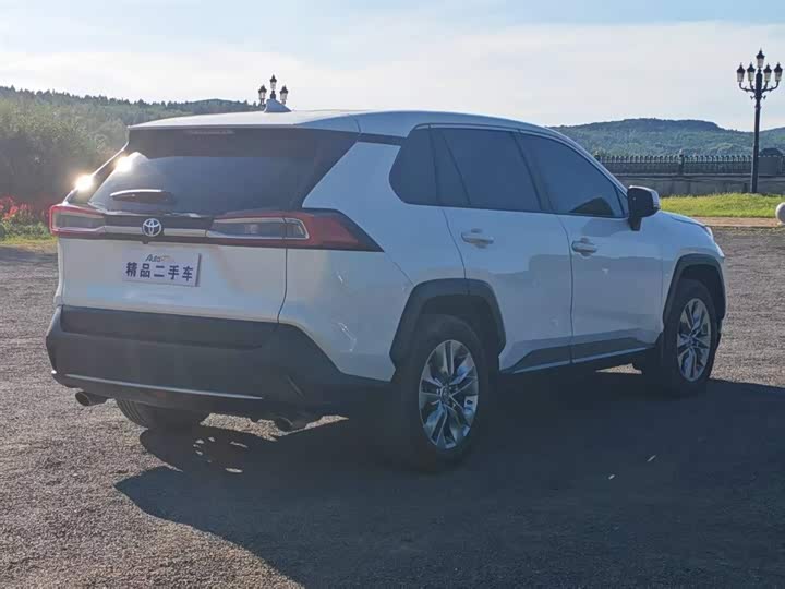 Фото 6 - Toyota Wildlander