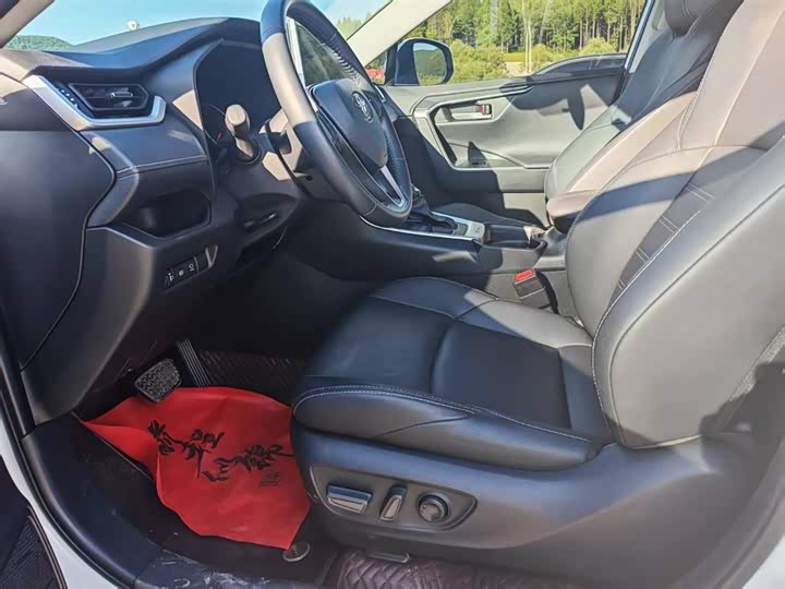 Фото 7 - Toyota Wildlander