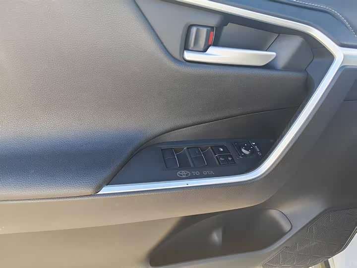 Фото 9 - Toyota Wildlander