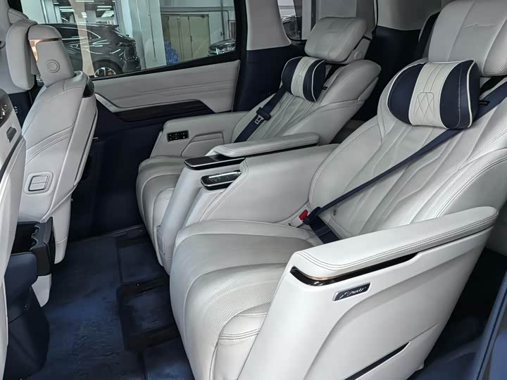 Фото 4 - Buick GL8 Century