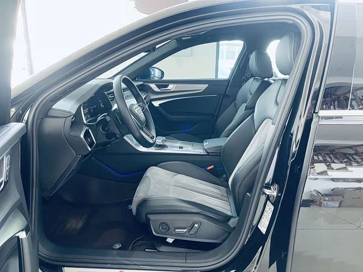 Фото 13 - Audi A6L