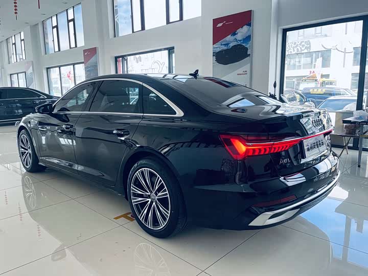 Фото 4 - Audi A6L