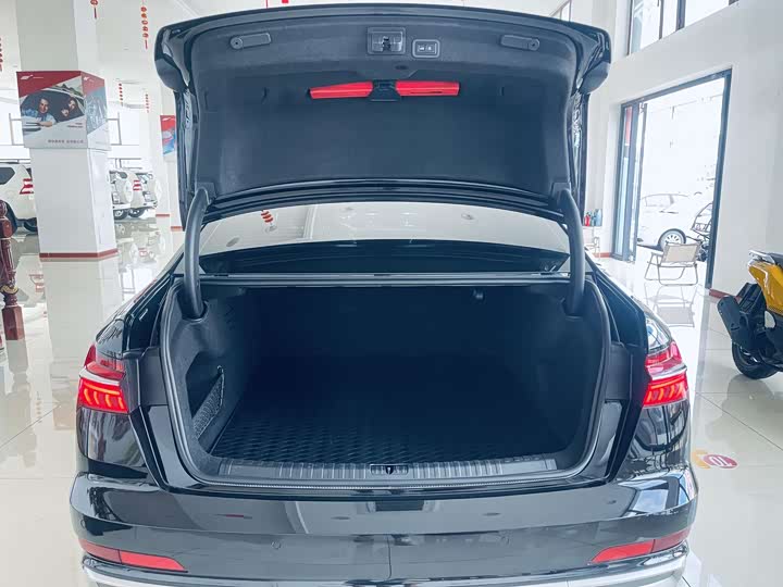 Фото 7 - Audi A6L