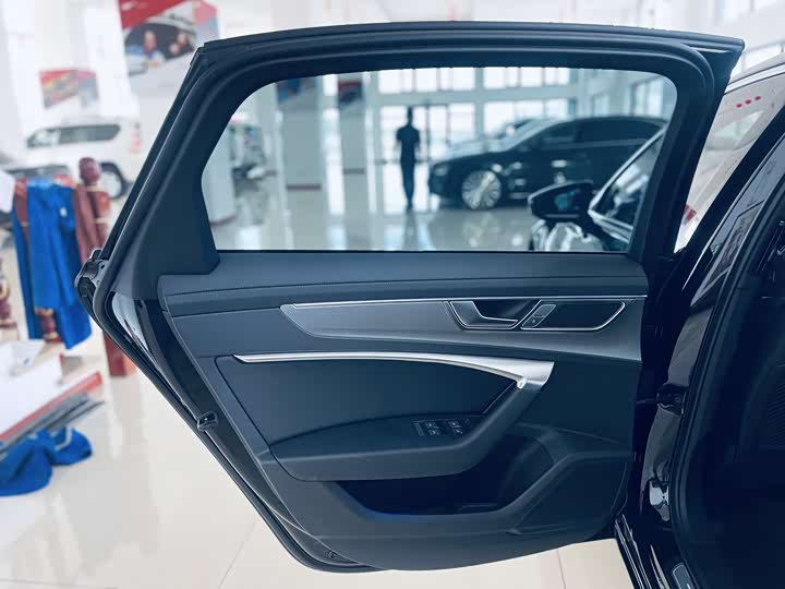 Фото 8 - Audi A6L