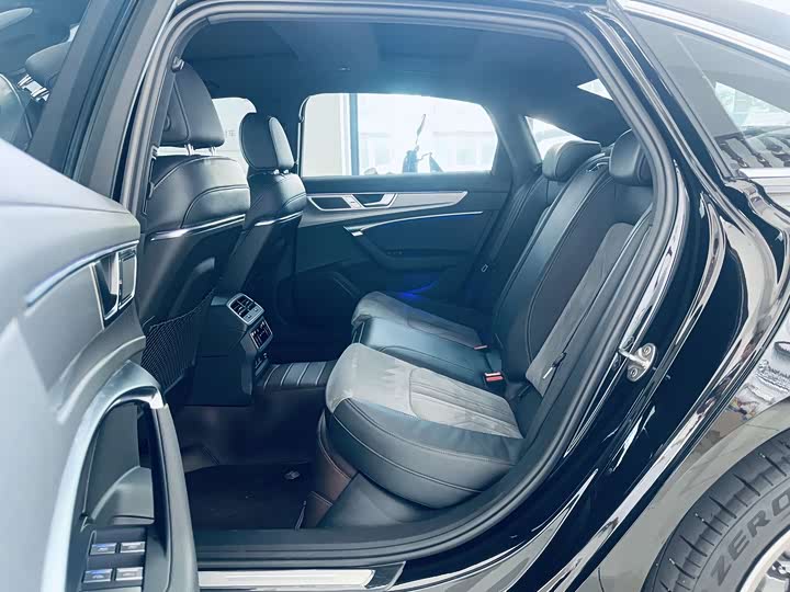 Фото 9 - Audi A6L