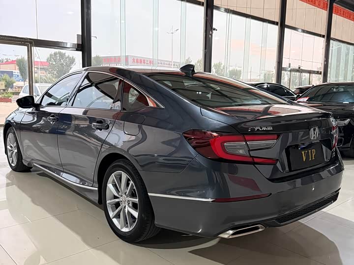 Фото 4 - Honda Accord