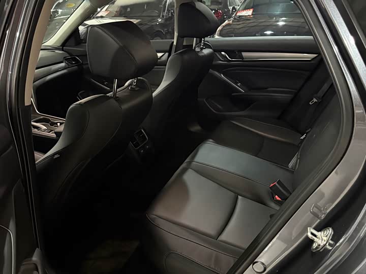 Фото 7 - Honda Accord