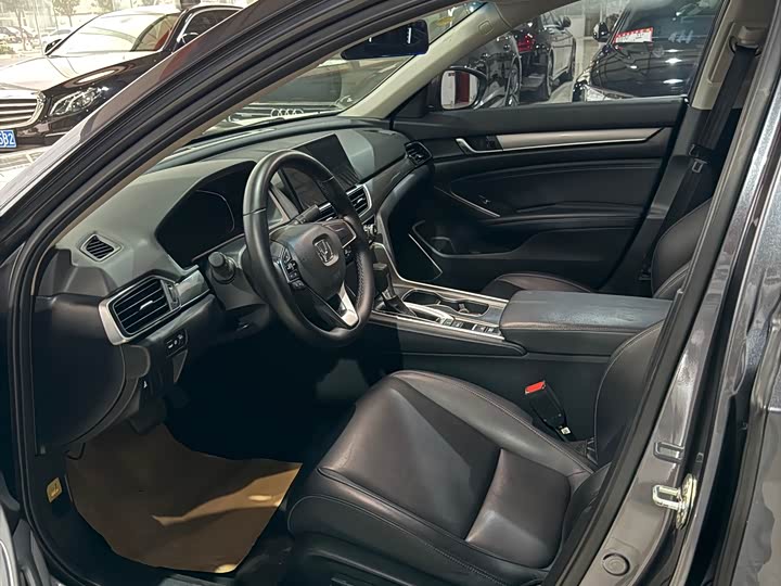 Фото 9 - Honda Accord