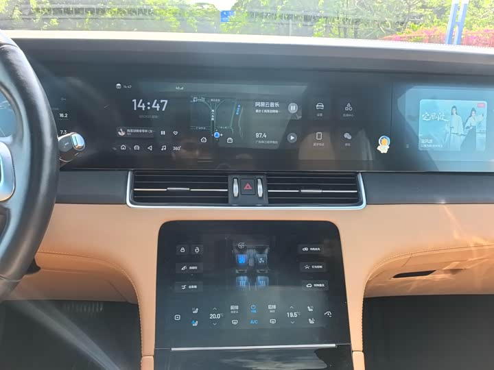 Фото 10 - LiXiang One