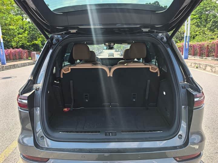 Фото 20 - LiXiang One