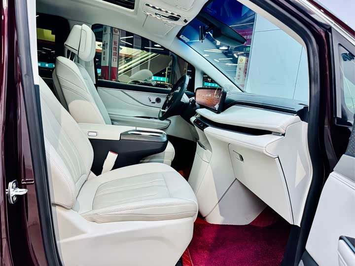 Фото 17 - Buick GL8 Hybrid