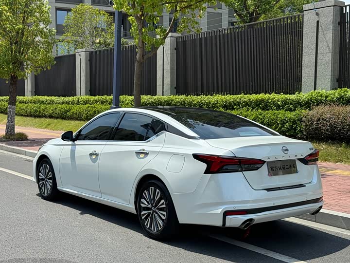 Фото 8 - Nissan Teana